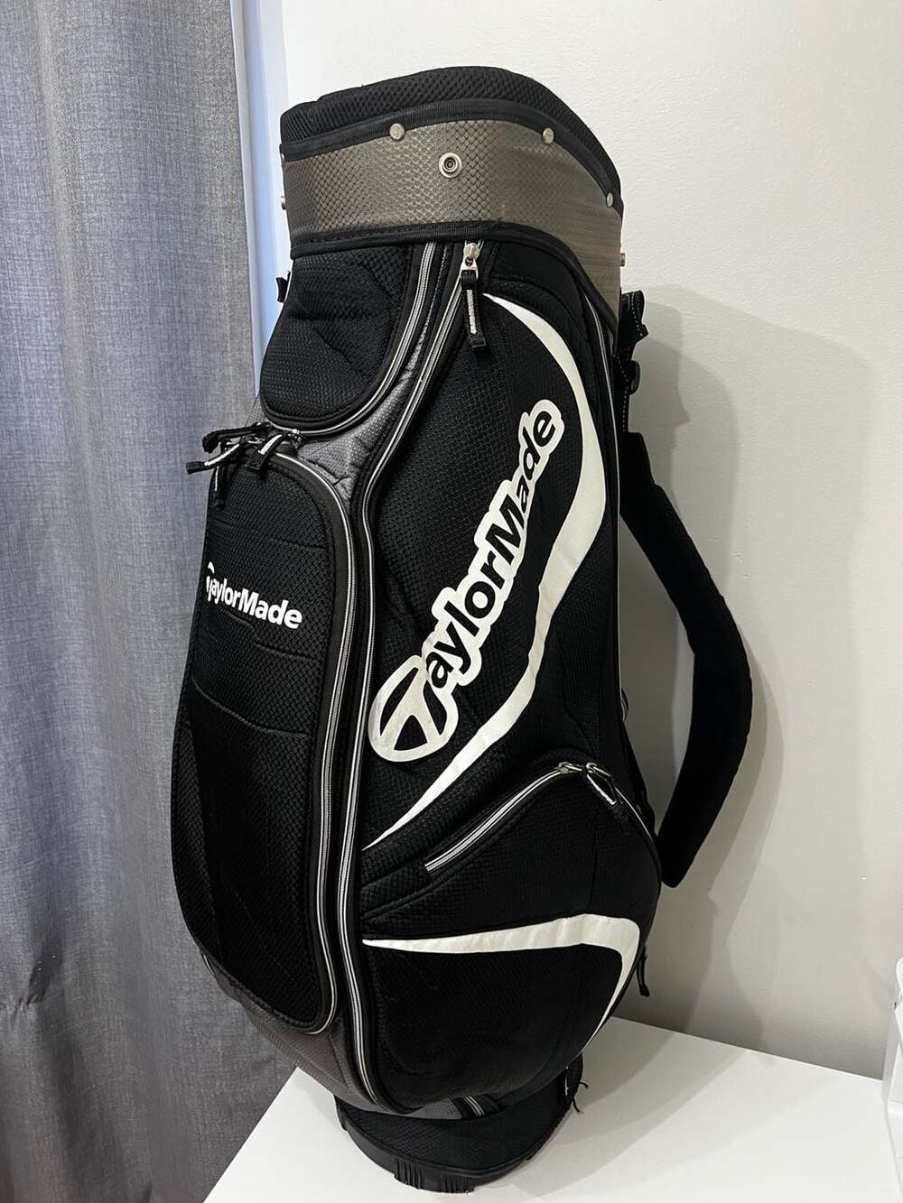 TaylorMade Black and White 6 slot Golf Cart Bag Multi Pocket